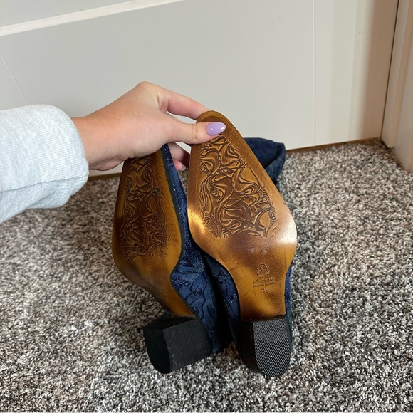 Artemis Design Co. Blue Block Heel Embroidered Suede Boots Size 39 - Picture 6 of 8